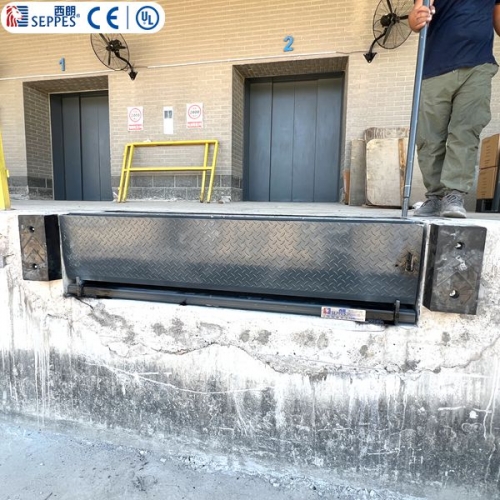 手动沿边式液压登车桥：物流装卸的高效省钱之选